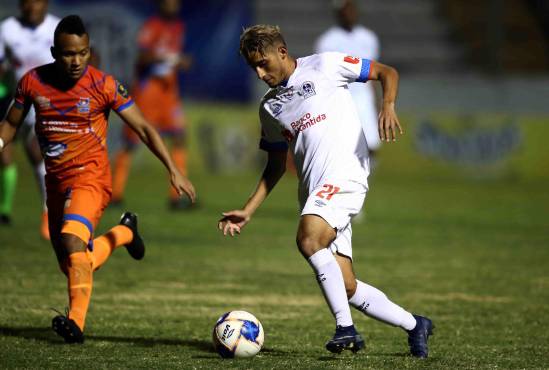 Directiva de los Lobos UPNFM toman una determinación sobre el futuro de Héctor Castellón para el presente torneo Apertura