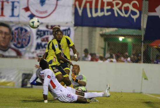 Con gol de José Pinto, Olimpia sacó pétroleo ante Génesis en Comayagua y dio un paso importante en la semifinal