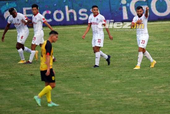 Jorge Álvarez con su doblete tiene al Olimpia soñando con el Tetra y la copa 34. Fotos Johny Magallanes, David Romero y Emilio Flores