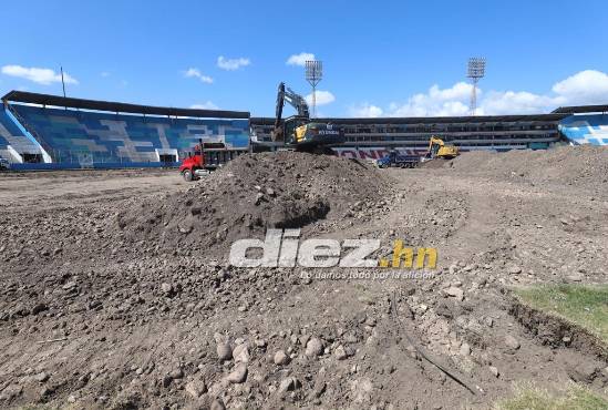 Al Nacional ya le quitaron la grama vieja y ahora están trabajando en drenajes y otras mejoras previo a instalar el nuevo césped.