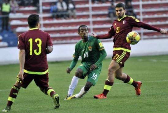 A Boca Juniors supporter dressed as Mickey Mouse poses in front of the Santiago Bernabeu stadium in Madrid on December 8, 2018, on the eve of the second leg of the Libertadores Cup. (Photo by GABRIEL BOUYS / AFP)
