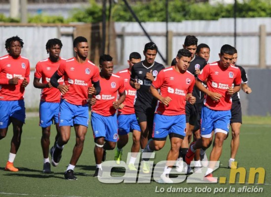 FOTOS: Tres caras nuevas en Olimpia, una renovación y descartan a un exReal España