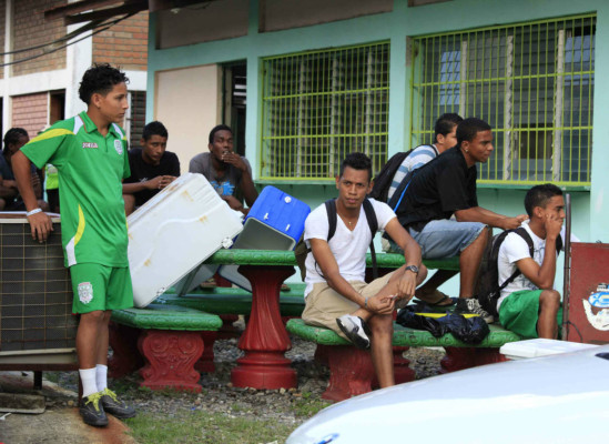 Huelga en Marathón por falta de salario.