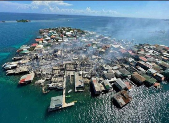 Nuevas fotos tras devastador incendio: Más de 90 familias afectadas y media isla de Guanaja quemada