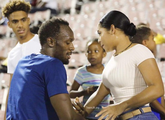 La despampanante Kasi Bennett, novia de Usain Bolt que lo alienta en todo momento