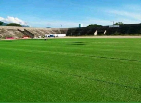 ¡Una belleza! De ser un potrero a tener cancha sintética; así han transformado el estadio de La Paz