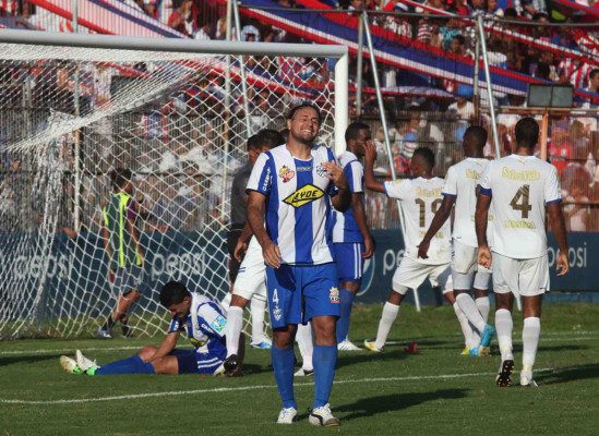 La mejores acciones de la Final del Futbol de Honduras