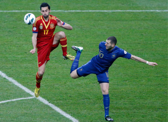 España se baja a Francia y es líder.