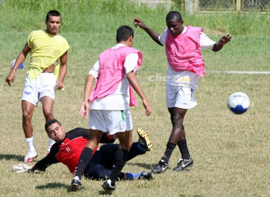 ¿Dónde está y qué hace la camada de futbolistas con los que Carlo Costly debutó en 2006 en Platense?