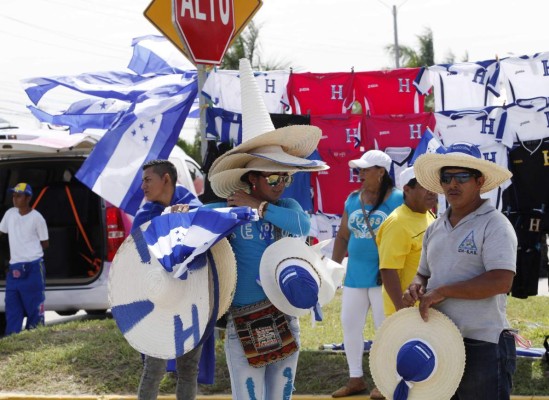 FOTOS: Así está el ambiente para el juego Honduras-Canadá en el estadio Olímpico