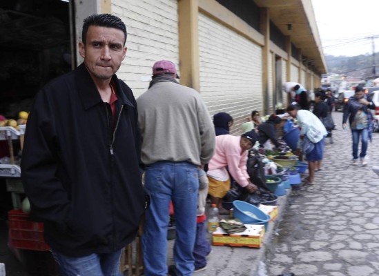 Así es la vida de 'Maco' Mejía alejado de los lujos y en medio de un mercado en Honduras
