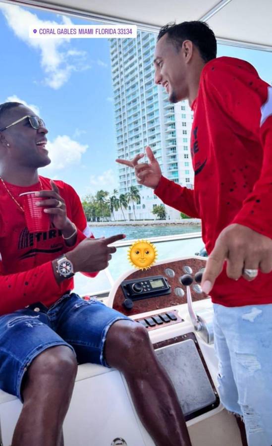 Aventura en yate, música y el gran clavado del Patón: Así se relajan los jugadores de Olimpia en su gira por Estados Unidos