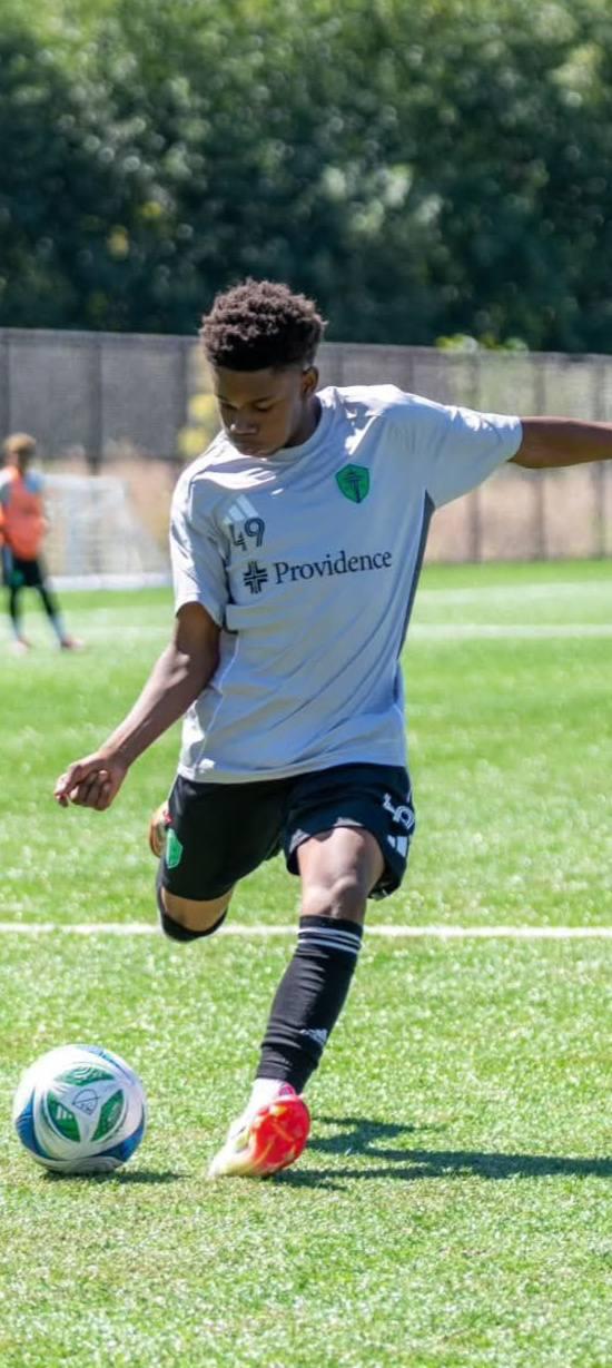 ¡La rompe con 14 años! Hondureño firmó su primer contrato profesional y está a un paso de debutar en la MLS
