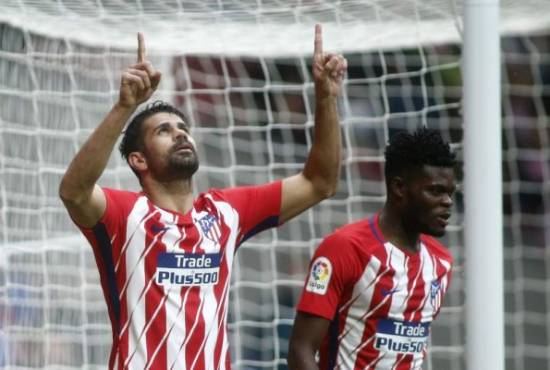 Atletico Madrid's Spanish forward Diego Costa celebrates a goal during the Spanish league football match Club Atletico de Madrid vs Getafe CF at the Wanda Metropolitano stadium in Madrid on January 6, 2018. / AFP PHOTO / OSCAR DEL POZO