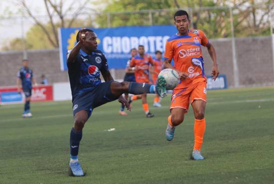 Carlos Mejía protagonizó el oso de la jornada 6 de la Liga Nacional. FOTO DIEZ: Andro Rodríguez.