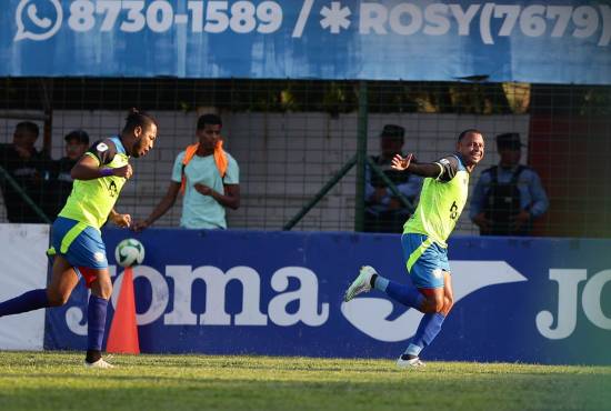 Ovidio Lanza cumplió la ley del ex al anotarle el 1-0 a Marathón. FOTOS: Yoseph Amaya