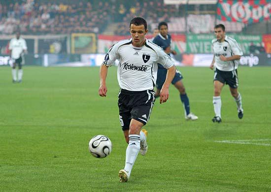 Era mejor que Lewandowski, el Chelsea de Mourinho le ofreció contrato, pero terminó borracho en las calles de Polonia