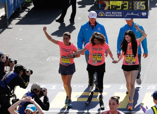 Boston vuelve a correr su maratón un año después de los atentados