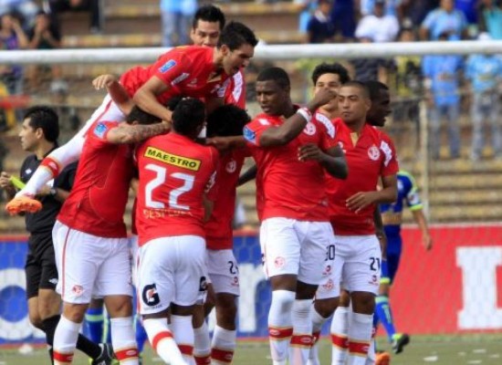 El panameño Harold Cummings, campeón en Perú con el Juan Aurich