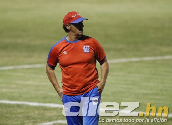 Fotos: Los seis jugadores del Olimpia que entrenaron antes del partido y la dedicatoria de Eddie