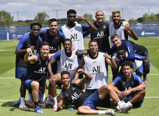 La metamorfosis de Keylor Navas desde que llegó al PSG: Cambio de look, saliditas y nuevos amigos