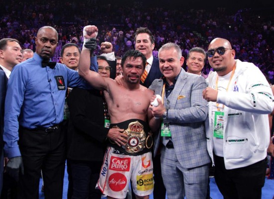 El festejo de Manny Pacquiao tras derrotar a Keith Thurman y el invitado de lujo