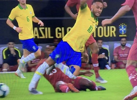 FOTOS: Así fue el drama que vivió Neymar tras su ruptura de ligamentos en el tobillo