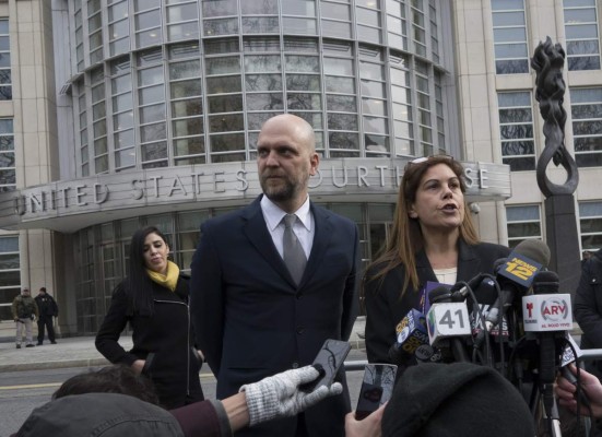 Así fue el reencuentro de Emma Coronel con 'El Chapo' Guzmán