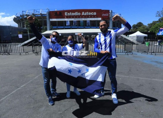 Fotos: Afición catracha llega en gran número al estadio Azteca para apoyar a Honduras ante México