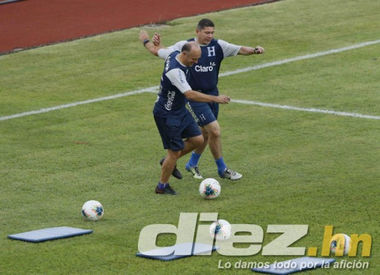 Así fue el entrenamiento de Honduras: Los tenis 'Air Jordan' de Elis, Arnold se entrena y Coito se luce