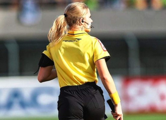 ¡Preparada! Fernanda Colombo, la árbitro más hermosa del mundo está lista para Rusia