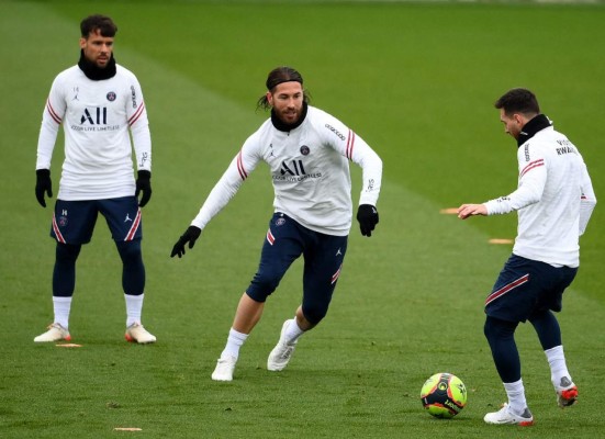 De acérrimos rivales a practicar juntos: así fue el reencuentro de Sergio Ramos con Messi en el entreno del PSG