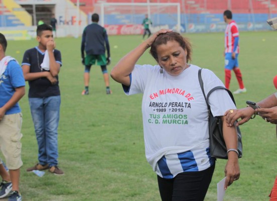 FOTOS: Arnold Peralta vivirá por siempre en el corazón del Murcia y del Vida