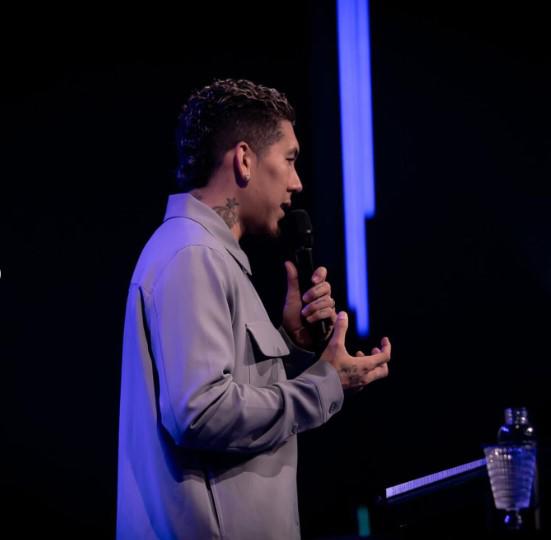 Así es la nueva vida del jugador brasileño Roberto Firmino, quien se convirtió en pastor evangélico y hasta fundó su iglesia