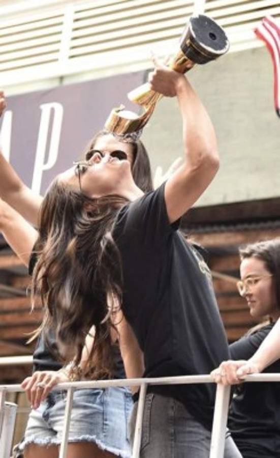 Espectacular y 'polémico' desfile en Nueva York para celebrar con la selección femenina de USA