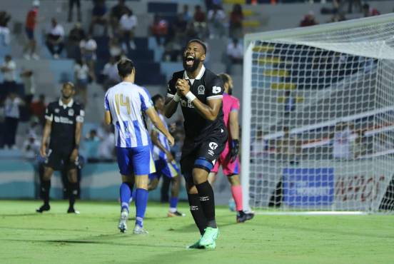 Olimpia con tres minutos eléctricos le remontó el partido al Victoria, que sigue hundido: el albo es nuevo líder
