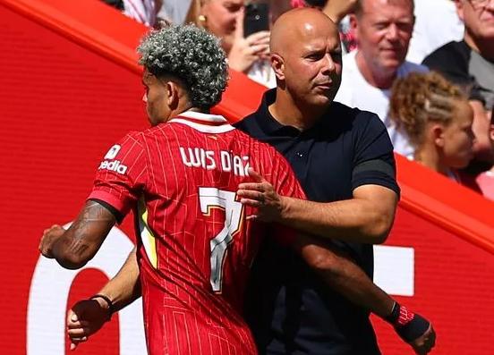 El gran sacrificado en Barcelona: quieren venderlo por 50 millones para intentar el fichaje de Luis Díaz