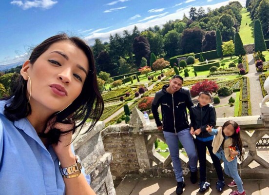 Esta es la vida que llevan Emilio Izaguirre y su bella esposa en Escocia