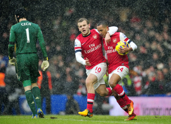 Chelsea vence 2-1 al Arsenal en un derbi londinense bajo la nieve.