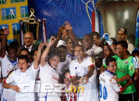 Imágenes de las últimas finales entre Olimpia y Motagua