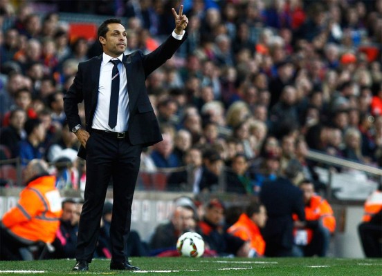 Barcelona goleó 4-0 a Almería y sigue firme hacia el título