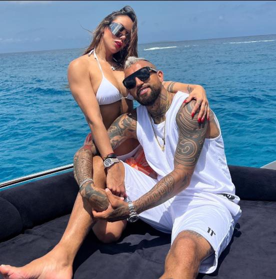 Sonia Isaza, la infartante novia de Arturo Vidal, deslumbra en sus vacaciones en un yate de lujo en España