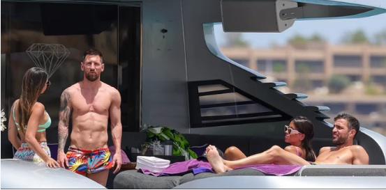 Antonela Roccuzzo deslumbra: Así son las vacaciones de Lionel Messi en Ibiza; Esta famosa pareja los acompañó