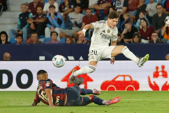 ¡Alerta Honduras! Kervin Arriaga salió con un vendaje en su rodilla después del partido contra Real Madrid