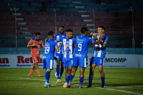 Victoria ha vencido a Lobos en sus cinco partidos históricos en La Ceiba. FOTO: Victoria