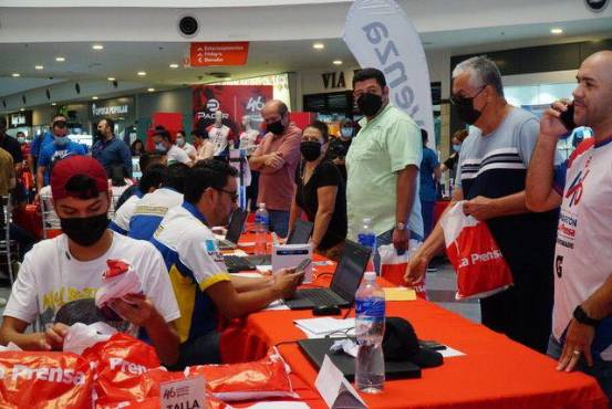 Mucho fervor en la entrega de los kits deportivos de la Maratón de Diario LA PRENSA