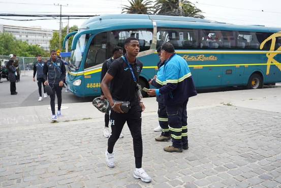 Julián Martínez será uno de los defensores titulares de la Bicolor.