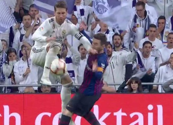 En fotos: ¡La rabieta de Messi con Sergio Ramos en el clásico!