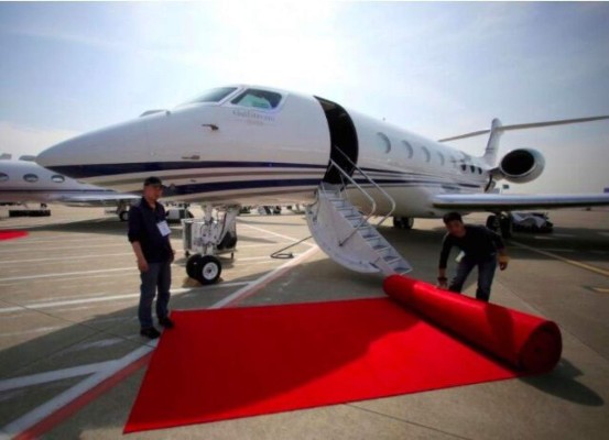 Así son los aviones privados de los famosos: Desde Neymar hasta Jennifer López y A-Rod