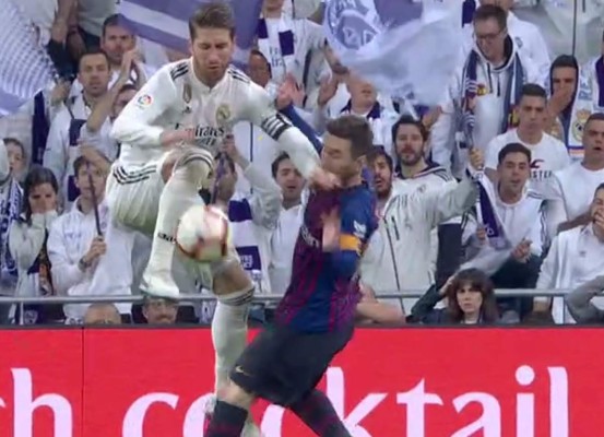 En fotos: ¡La rabieta de Messi con Sergio Ramos en el clásico!